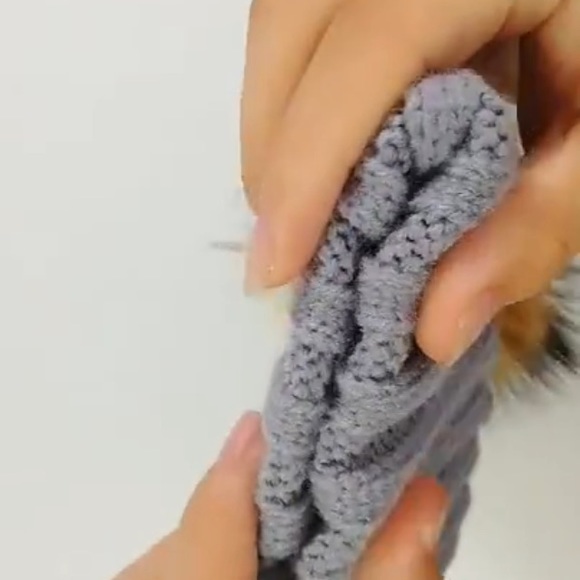 Gray Knit Beanie with Removable Pom Pom - Picture 4 of 6